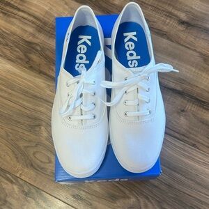 Keds white leather tennis shoe
